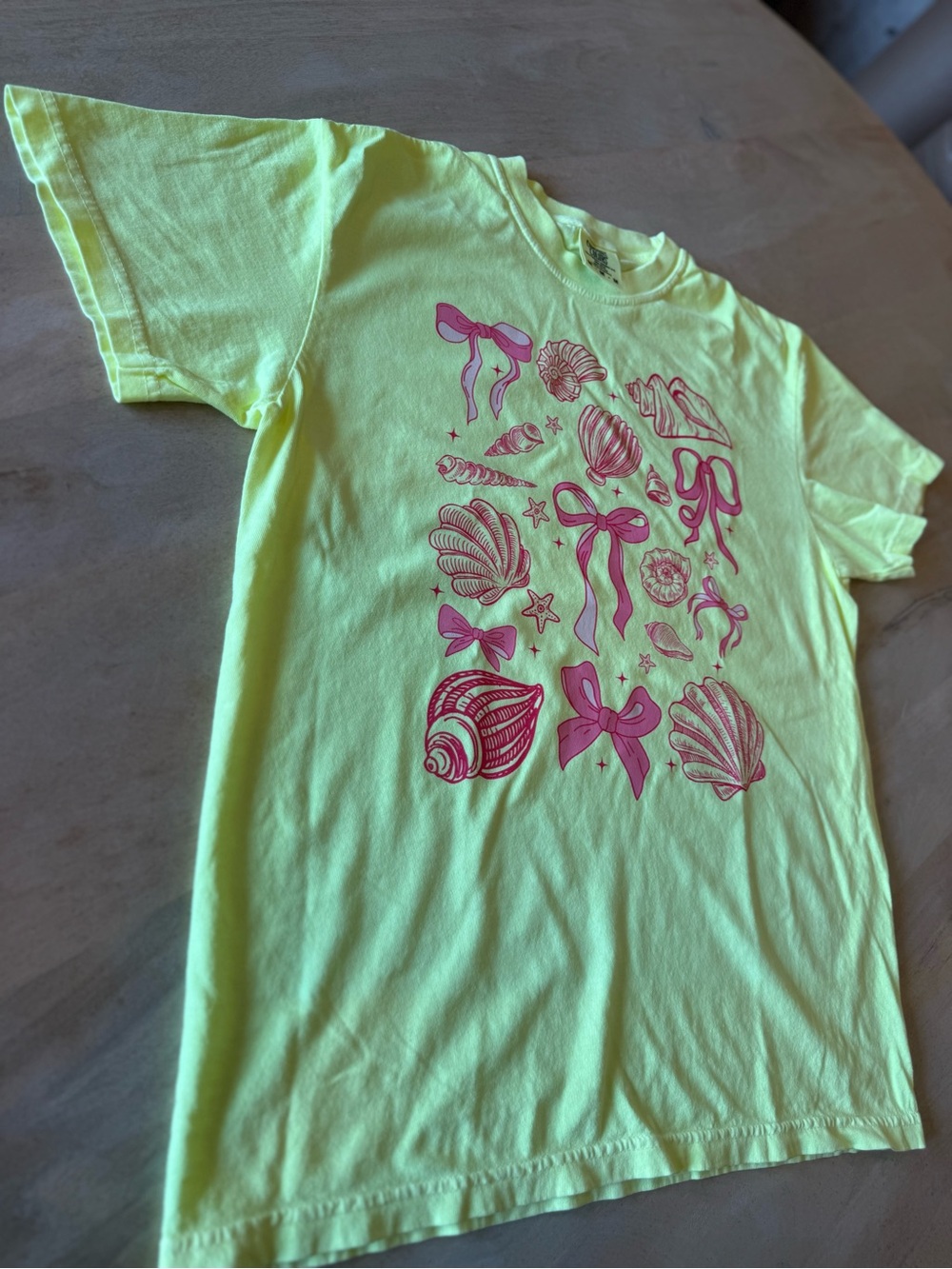 New Never Worn Comfort Colors Yellow Short-Sleeve Tee w/ Pink Seashells & Bows